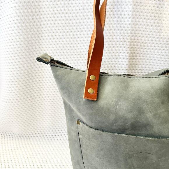 Portland Leather Goods Classic Open Medium Tote Storm Grey Leather Tan Straps - Picture 2 of 12